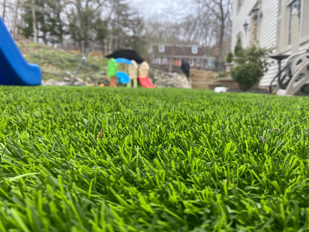 Benefits of Artificial Gras for Playgrounds