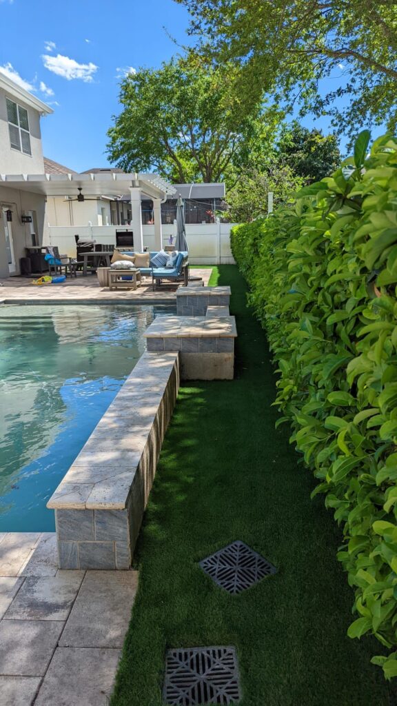 10 Artificial Grass Ideas for Poolside Landscaping